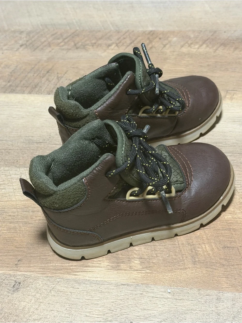 OshKosh B’gosh Toddler Boots | Size 8